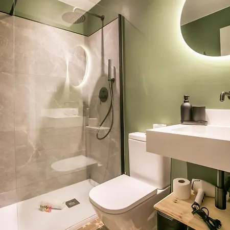 E2mal1052 - Fantastic Next To Sagrada Fa Daire